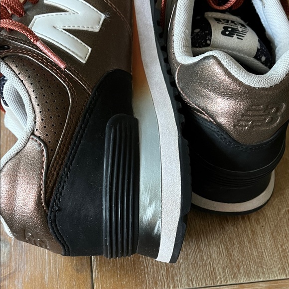 NEW BALANCE 574 Gradient Copper Black Sneakers with Red Laces - Picture 9 of 11